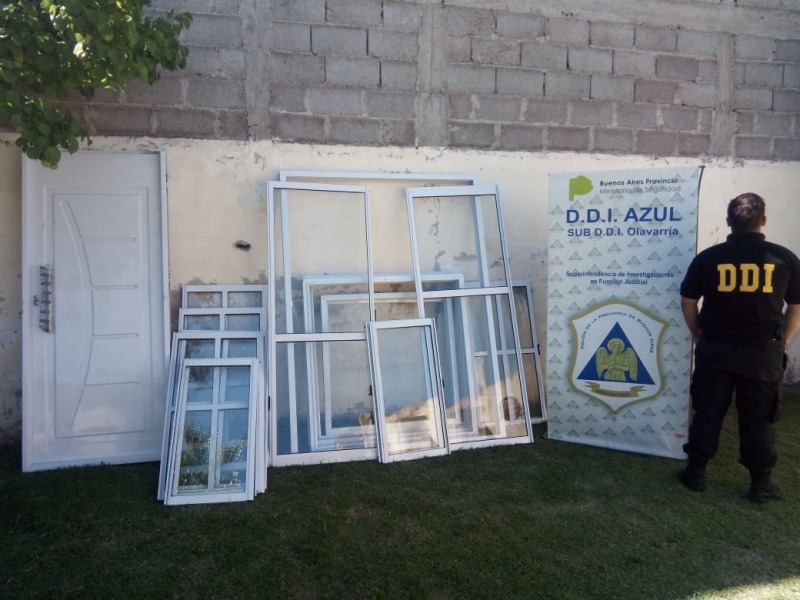 Recuperaron aberturas y una puerta robadas